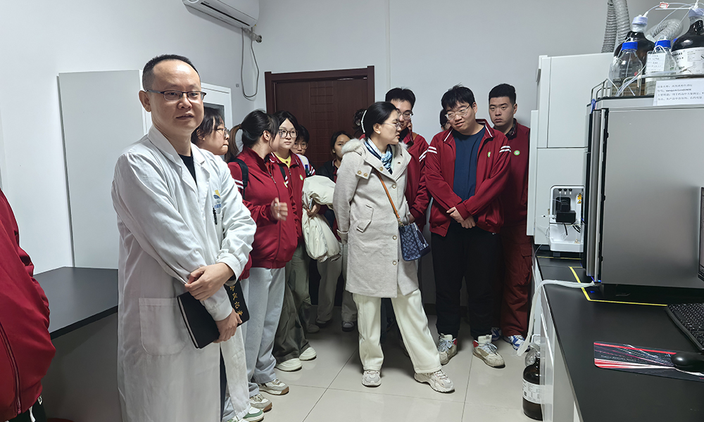中药与食品工程学院师生党支部赴罗晋萍全国老药工传承工作室开展交流学习